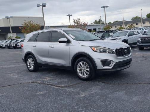 Sparkling Silver 2018 Kia Sorento LX