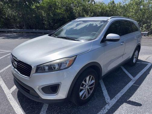 Sparkling Silver 2018 Kia Sorento LX