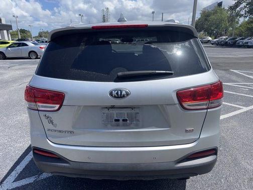 Sparkling Silver 2018 Kia Sorento LX