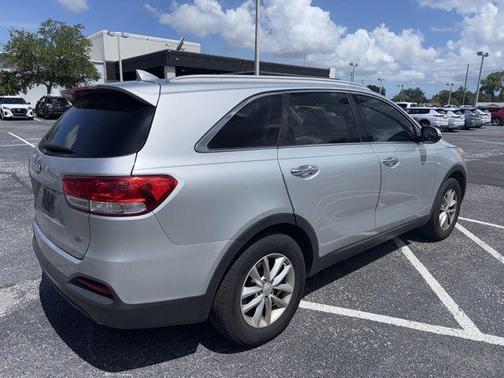 Sparkling Silver 2018 Kia Sorento LX