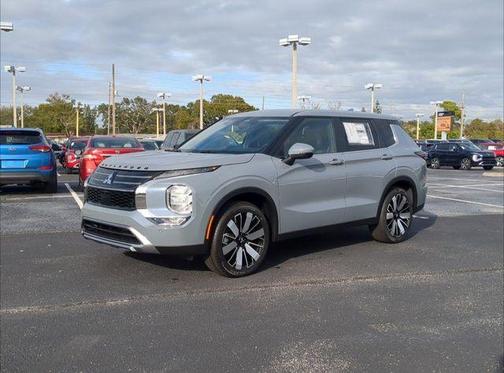 2026 Mitsubishi Outlander SE