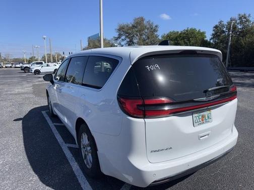 2024 Chrysler Pacifica Touring-L