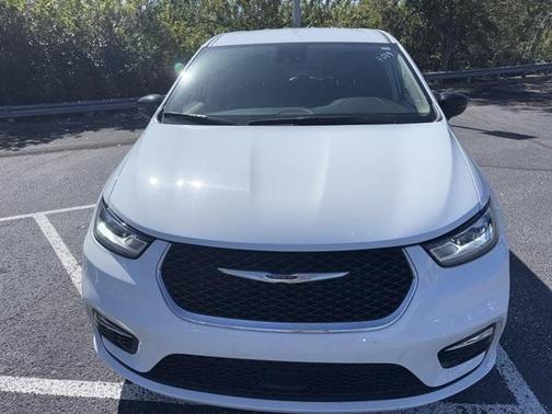 2024 Chrysler Pacifica Touring-L