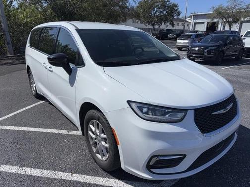 2024 Chrysler Pacifica Touring-L