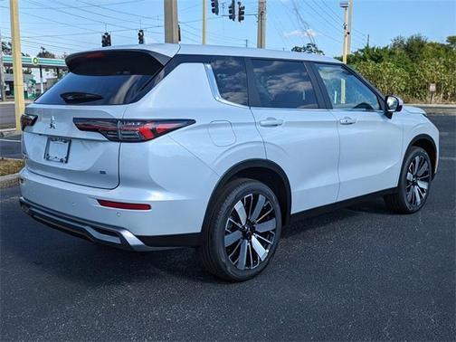 2025 Mitsubishi Outlander SE