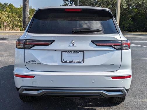 2025 Mitsubishi Outlander SE