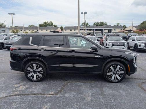 Labrador Black Pearl 2026 Mitsubishi Outlander PHEV SE