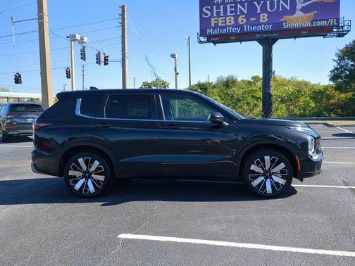 2026 Mitsubishi Outlander SE