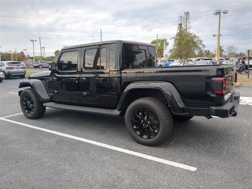 2022 Jeep Gladiator Overland