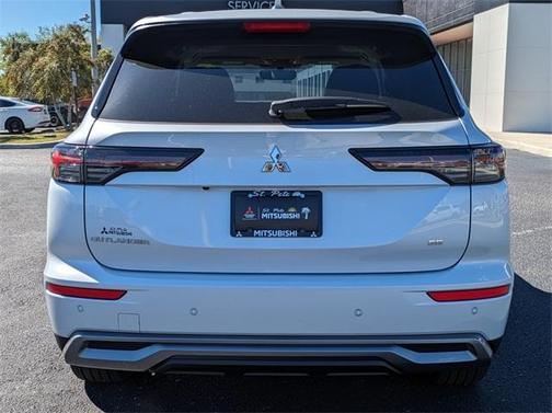 2025 Mitsubishi Outlander SE