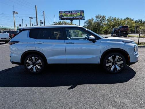 2025 Mitsubishi Outlander SE