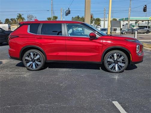2025 Mitsubishi Outlander SE