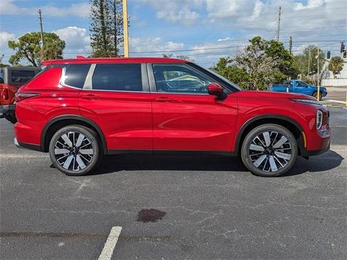 2025 Mitsubishi Outlander SE