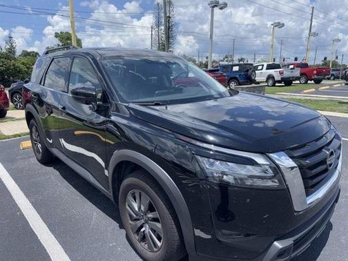 2023 Nissan Pathfinder SV
