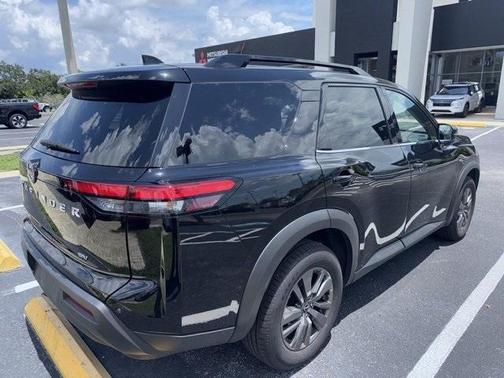 2023 Nissan Pathfinder SV