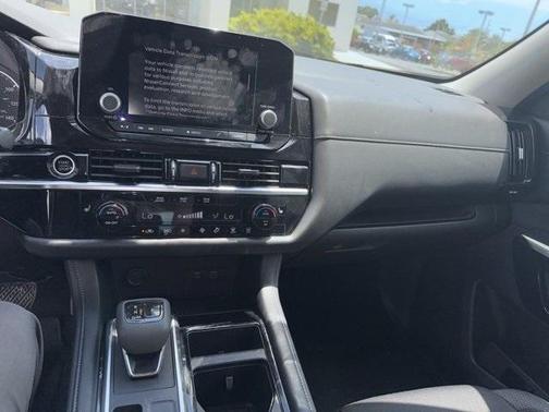 2023 Nissan Pathfinder SV