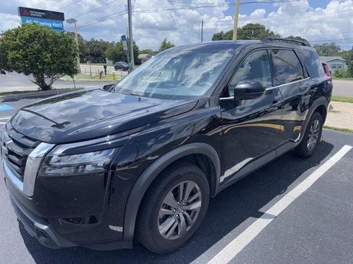 2023 Nissan Pathfinder SV