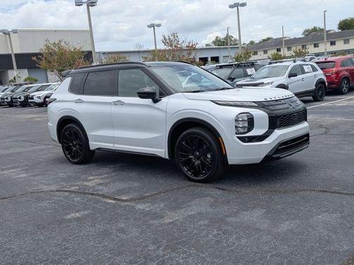 White Diamond / Black 2026 Mitsubishi Outlander Black Edition