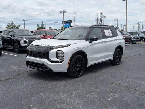 White Diamond / Black 2026 Mitsubishi Outlander Black Edition