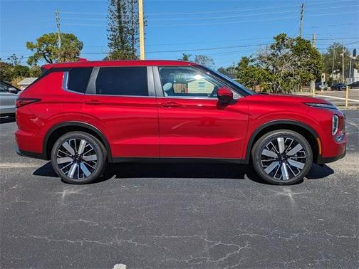 2025 Mitsubishi Outlander SE