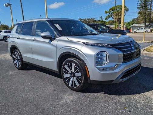 2025 Mitsubishi Outlander SE