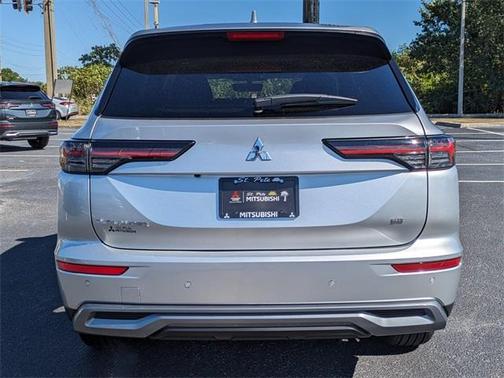 2025 Mitsubishi Outlander SE