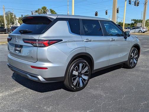 2025 Mitsubishi Outlander SE