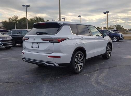 2026 Mitsubishi Outlander SE