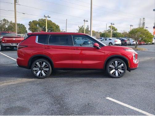 Red 2026 Mitsubishi Outlander SE