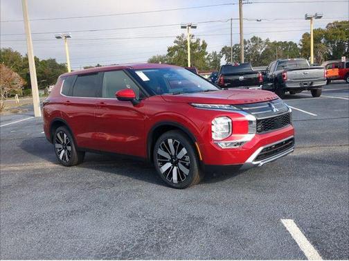 Red 2026 Mitsubishi Outlander SE