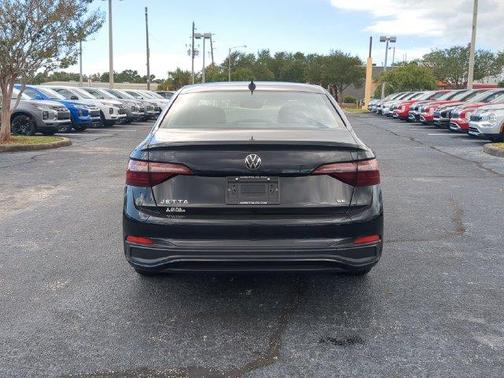 Deep Black Pearl Effect 2023 Volkswagen Jetta 1.5T SE