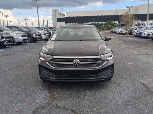 Deep Black Pearl Effect 2023 Volkswagen Jetta 1.5T SE
