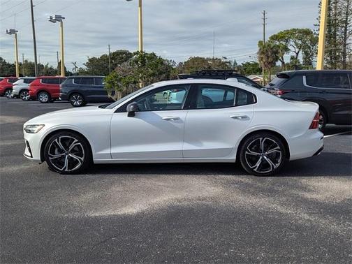 2024 Volvo S60 B5 Core Dark Theme