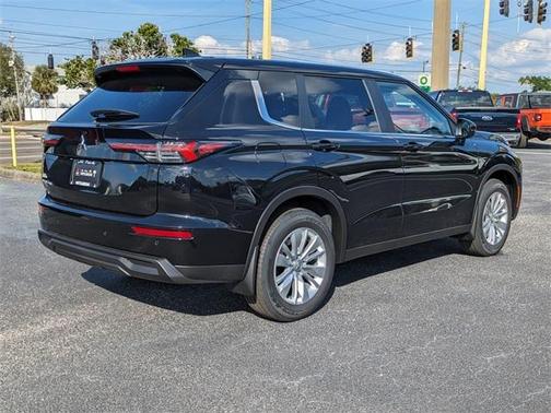 2025 Mitsubishi Outlander ES