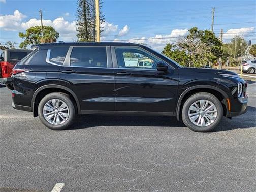 2025 Mitsubishi Outlander ES