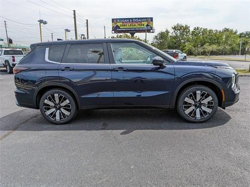 2025 Mitsubishi Outlander SE