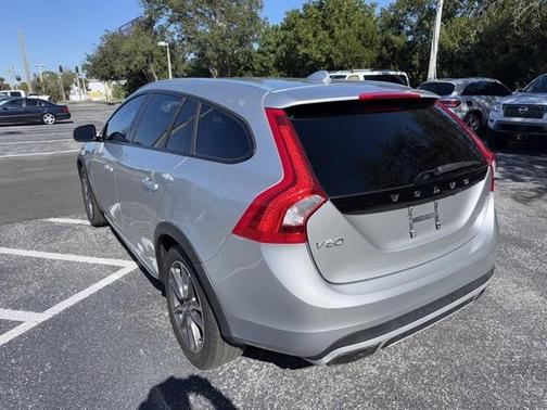2018 Volvo V60 Cross Country T5