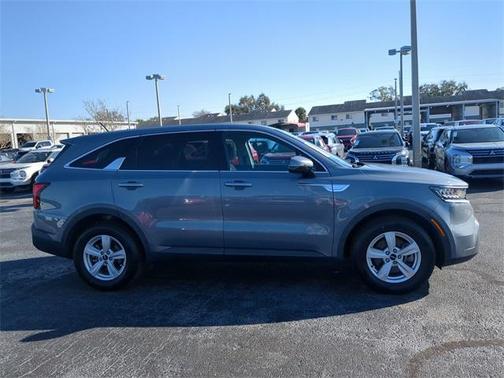 2022 Kia Sorento LX