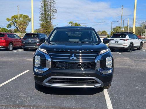 Black 2026 Mitsubishi Outlander SE