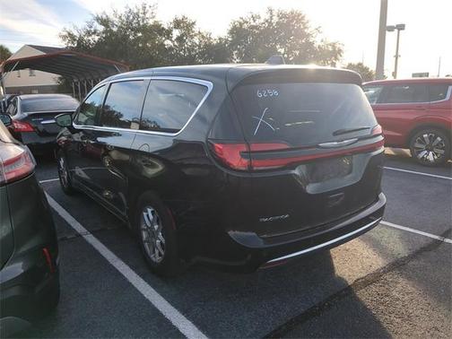 2024 Chrysler Pacifica Touring-L