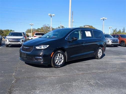 2024 Chrysler Pacifica Touring-L