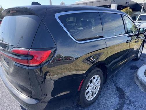 2024 Chrysler Pacifica Touring-L