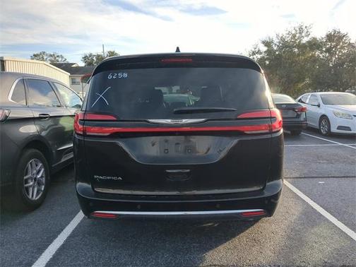 2024 Chrysler Pacifica Touring-L