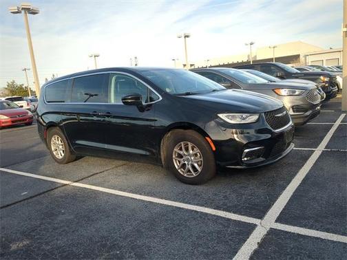 2024 Chrysler Pacifica Touring-L