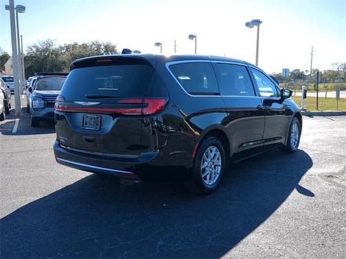 2024 Chrysler Pacifica Touring-L