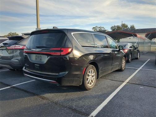 2024 Chrysler Pacifica Touring-L
