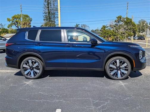 2025 Mitsubishi Outlander SE