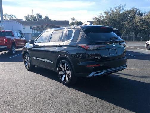 2025 Mitsubishi Outlander SE