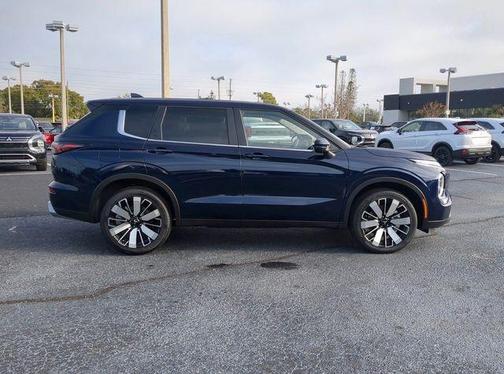 Cosmic Blue Metallic 2026 Mitsubishi Outlander SE
