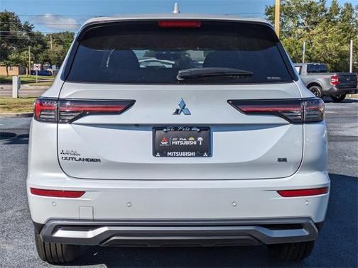 2025 Mitsubishi Outlander SE
